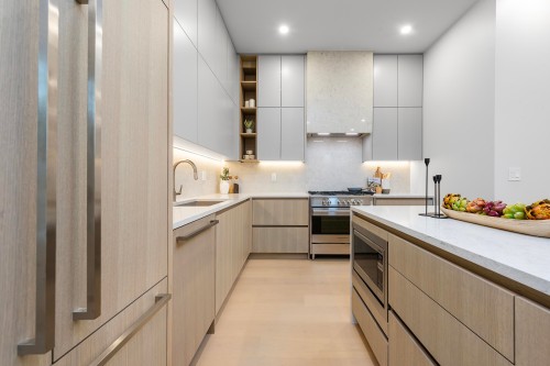 2136 10Th Avenue E, Vancouver, BC 