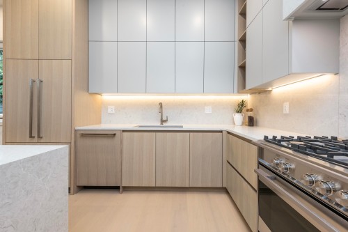 2136 10Th Avenue E, Vancouver, BC 