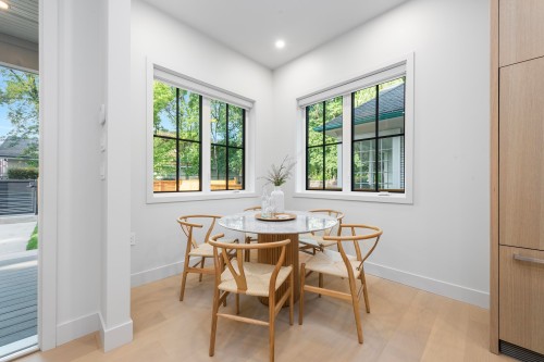 2136 10Th Avenue E, Vancouver, BC 