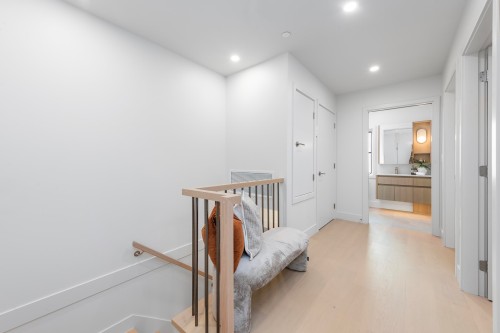 2136 10Th Avenue E, Vancouver, BC 