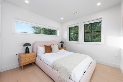 2136 10Th Avenue E, Vancouver, BC 