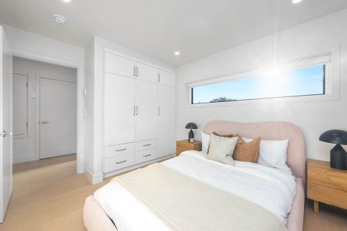 2136 10Th Avenue E, Vancouver, BC 