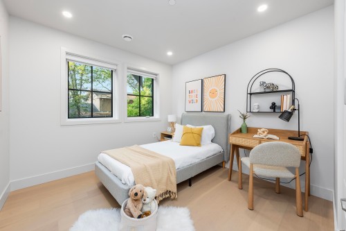 2136 10Th Avenue E, Vancouver, BC 