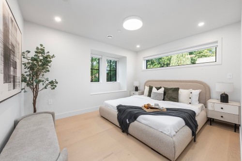 2136 10Th Avenue E, Vancouver, BC 