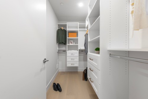 2136 10Th Avenue E, Vancouver, BC 