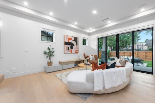 2136 10Th Avenue E, Vancouver, BC 