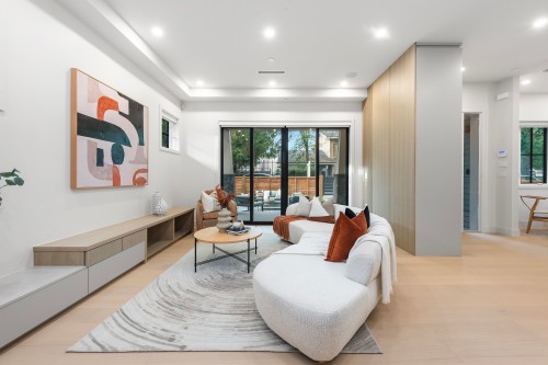 2136 10Th Avenue E, Vancouver, BC 