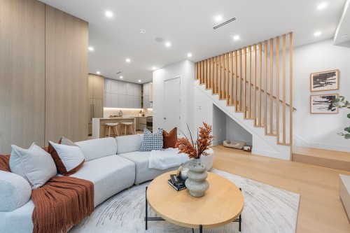 2136 10Th Avenue E, Vancouver, BC 