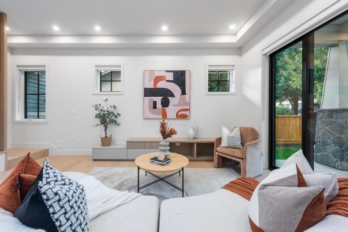 2136 10Th Avenue E, Vancouver, BC 