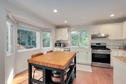 1400 Riverside Drive, North Vancouver, BC 