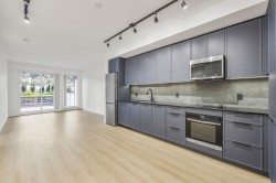 203-3075 Murray  Port Moody, BC V3H 0N9