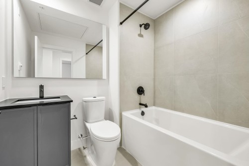 203-3075 Murray, Port Moody, BC 