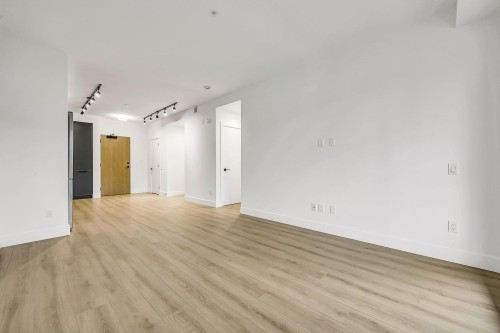 203-3075 Murray, Port Moody, BC 