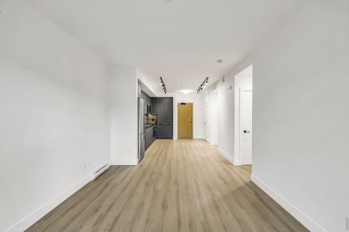 203-3075 Murray, Port Moody, BC 