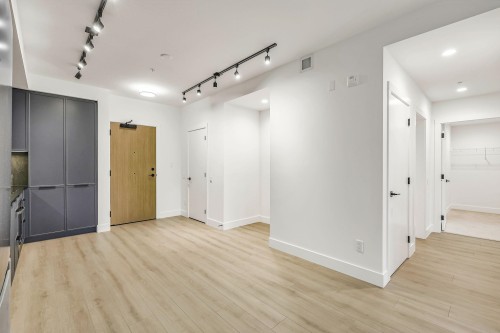 203-3075 Murray, Port Moody, BC 