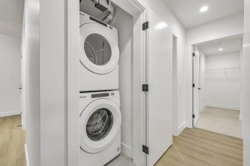 203-3075 Murray, Port Moody, BC 