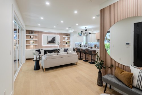 1-3576 Pender Street E, Vancouver, BC 