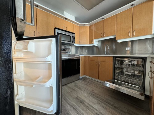 1177 Pacific Blvd, Vancouver, BC 