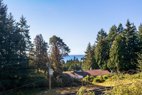 4110 Burkeridge Place, West Vancouver, BC 