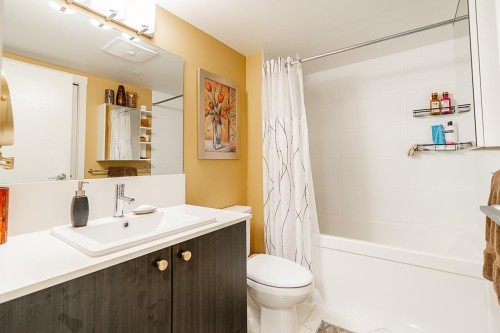 221-2525 Clarke Street, Port Moody, BC 