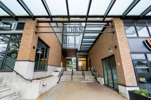 221-2525 Clarke Street, Port Moody, BC 