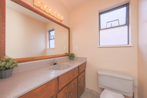 879 62Nd Avenue W, Vancouver, BC 