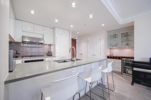 2205-3102 Windsor Gate, Coquitlam, BC 