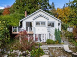 3245 Travers Avenue  West Vancouver, BC V7V 1G5