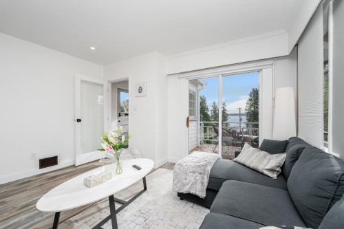 3245 Travers Avenue, West Vancouver, BC 