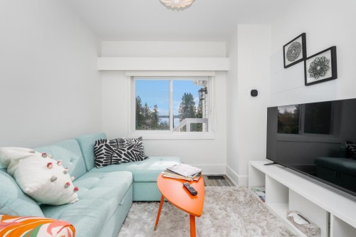 3245 Travers Avenue, West Vancouver, BC 