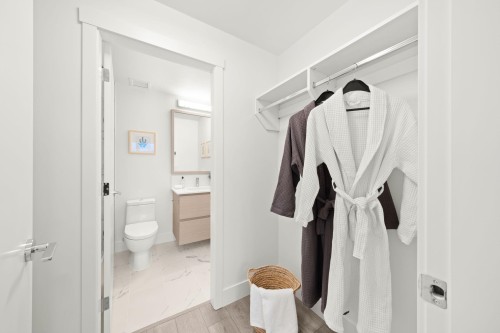 419-4788 Hastings Street, Burnaby, BC 