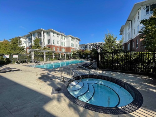 425-9399 Odlin Road, Richmond, BC 