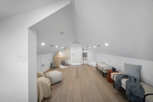 3940 24Th Avenue W, Vancouver, BC 