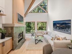 310-4821 Spearhead Drive  Whistler, BC V8E 1E8