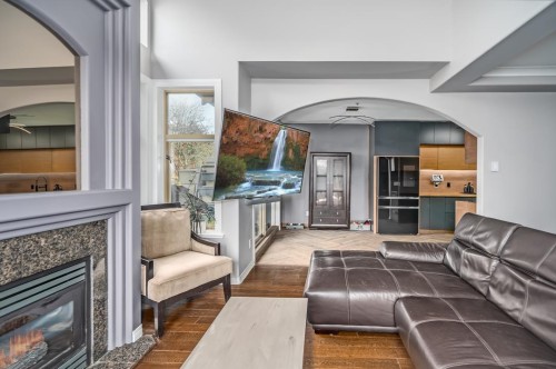 405-3176 Plateau Boulevard, Coquitlam, BC 