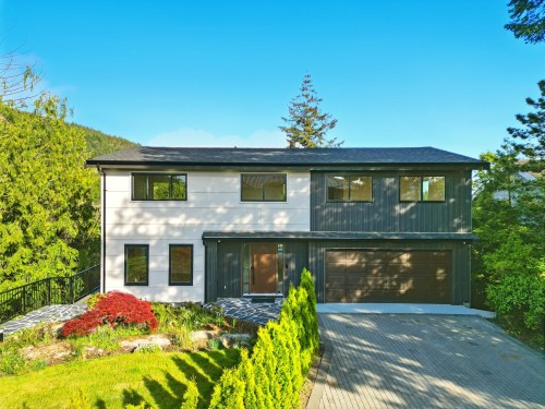 6230 Summit Avenue, West Vancouver, BC 