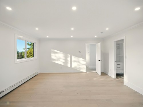 6230 Summit Avenue, West Vancouver, BC 