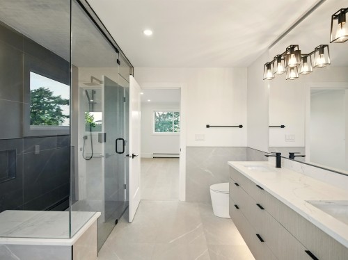 6230 Summit Avenue, West Vancouver, BC 