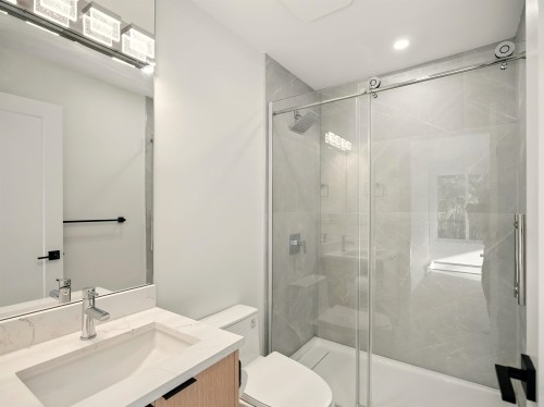 6230 Summit Avenue, West Vancouver, BC 