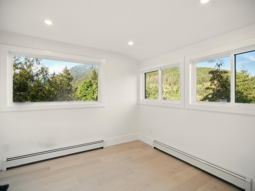 6230 Summit Avenue, West Vancouver, BC 