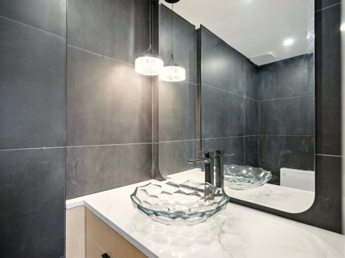 6230 Summit Avenue, West Vancouver, BC 