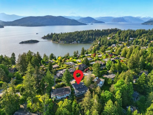 6230 Summit Avenue, West Vancouver, BC 