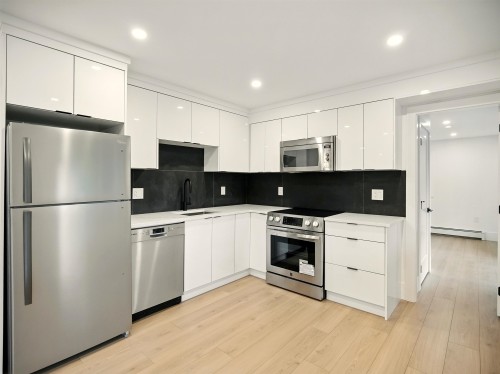 6230 Summit Avenue, West Vancouver, BC 