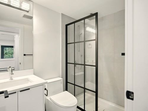 6230 Summit Avenue, West Vancouver, BC 