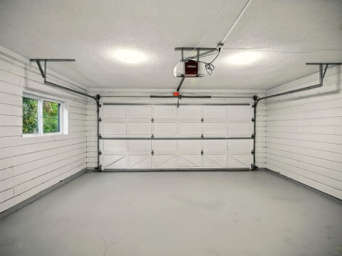 6230 Summit Avenue, West Vancouver, BC 