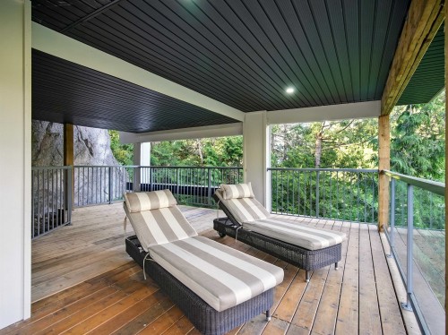 6230 Summit Avenue, West Vancouver, BC 