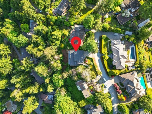 6230 Summit Avenue, West Vancouver, BC 