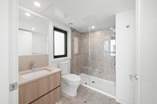 6272 Oak Street, Vancouver, BC 