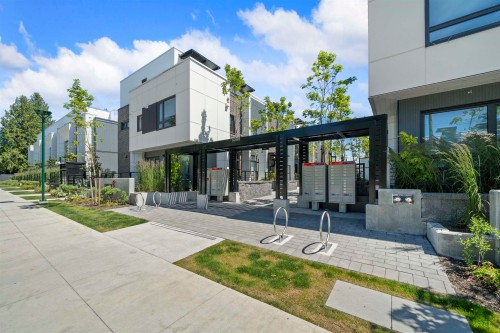 6272 Oak Street, Vancouver, BC 