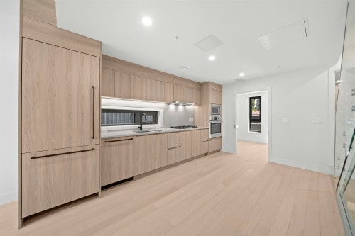 6272 Oak Street, Vancouver, BC 